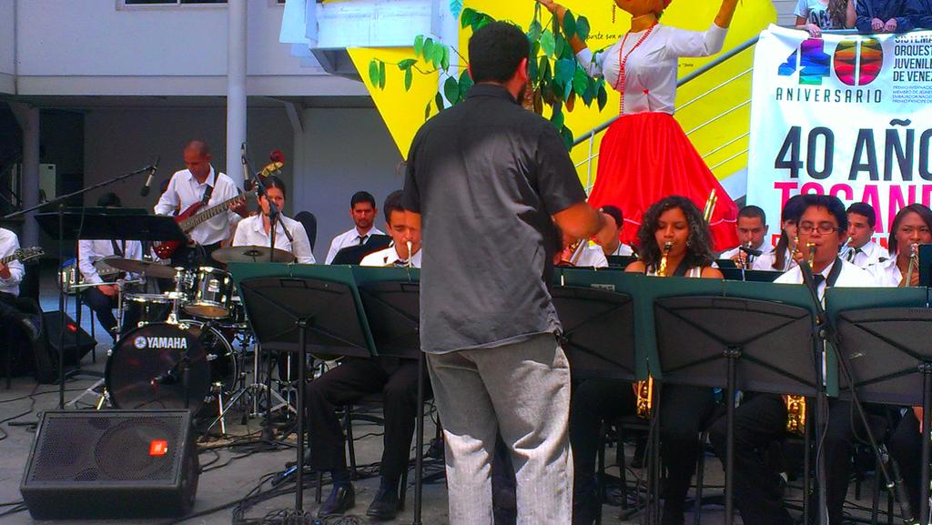 doraperez51's tweet photo. Orquesta Bigbangjazz @NclSanantonio celebra  en #ElSistemaCumple40 @elsistema@osjaltosmir @osisanantonio http://t.co/RuDCVorkyU