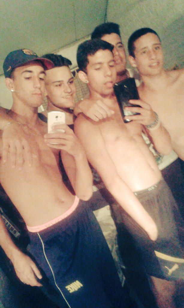 Alejoespinosa18's tweet photo. Ajjajajajajjajajajajja que lindos #alejo #elgallego #nacho #elcachete #mathi http://t.co/UBHSavTSGZ