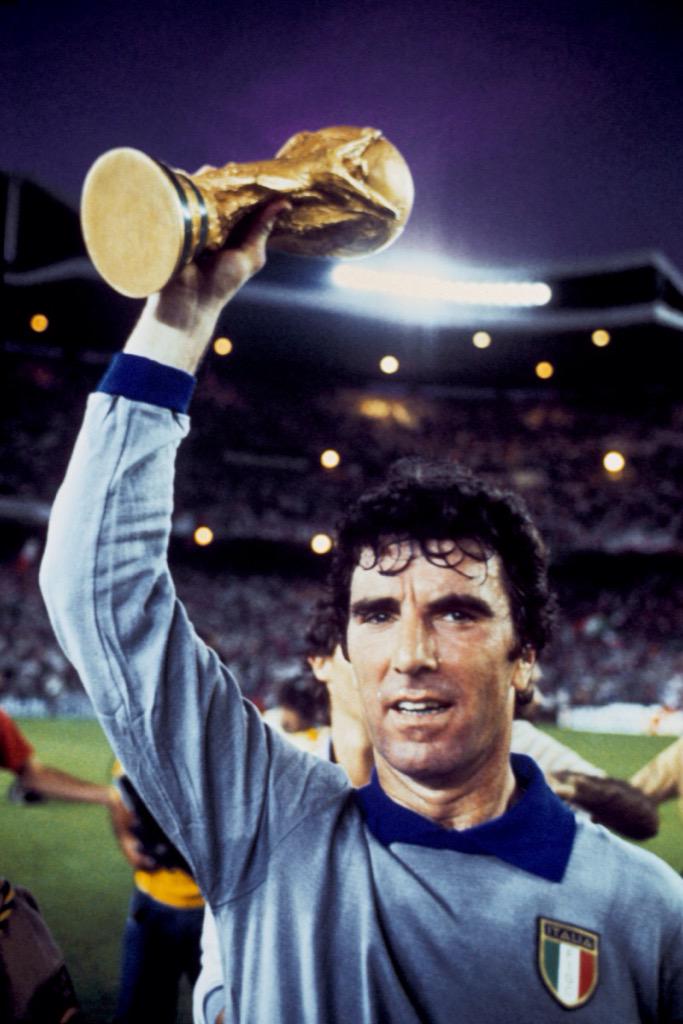 Happy 73rd Birthday to Dino Zoff. Italian legendary goalkeeper & 1982 World Cup winning Captian! 