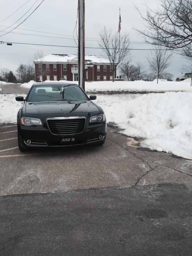 handi_slap's tweet image. A westside #doubleslap: snow plowed into a handi-spot, and this placardless fool cheats it at @ronsroost3853 today