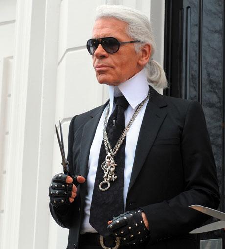 プリキュア モブキャラのモデルにシャネルのデザイナーを使ってきて震えてる Togetter