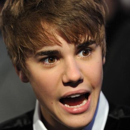 JBSROFICIAL's tweet photo. 10 minutos.. 

#HappyBirthdayJustinBieber http://t.co/1QFM85Fs4W