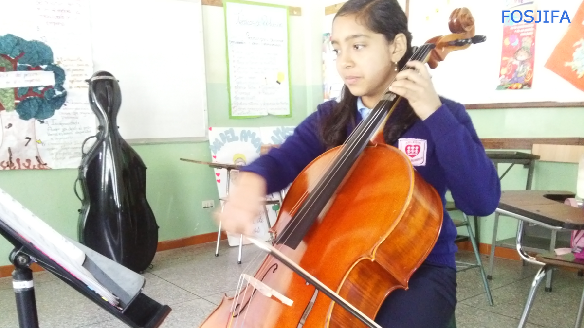 🎼 Integrante de la cátedra de violoncello de Fe y Alegría, estudiando para su recital #ElSistemaCumple40 <a href="/elsistema/">El Sistema</a> 📷