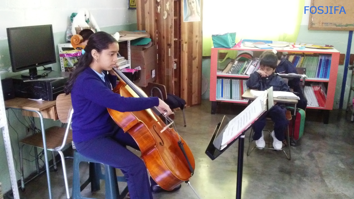 🎼 Violoncello solista de Fe y Alegría, interpretando Suzuki Cello School #ElSistemaCumple40 <a href="/elsistema/">El Sistema</a> 📷 #Mérida 🎻