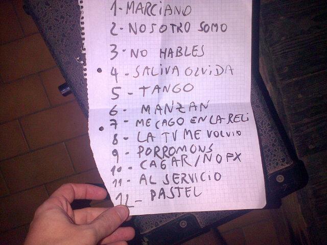Kraneo_Negro's tweet photo. La lista de esta noche en #EvolutionBar (Derqui) con Angel ex Malpositivo en la bata reemplazando a @ilardui http://t.co/qXt73Lokye