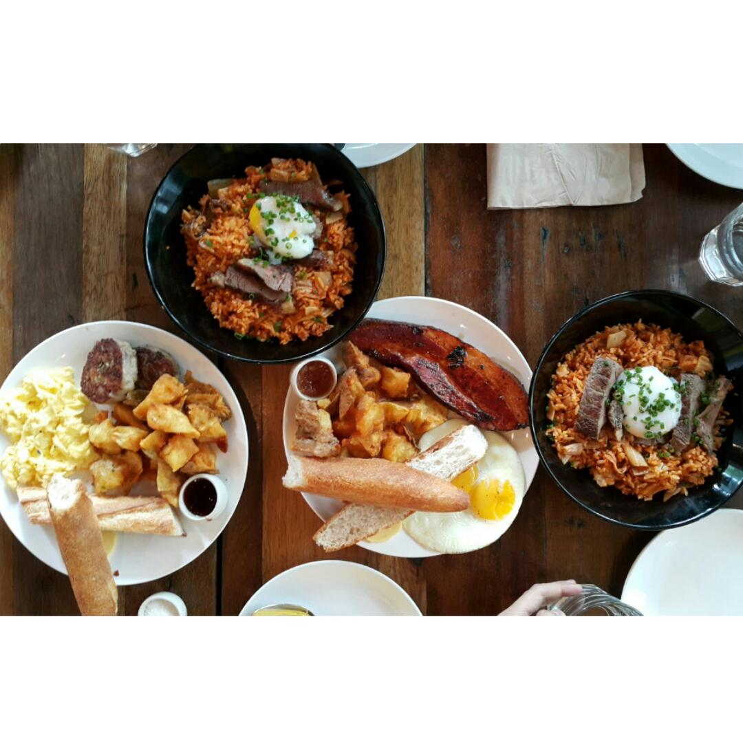 karlaisle's tweet photo. Brunch with platoon Charlie ! ππ #faMEALy #TeamC http://t.co/uPRG3dU8Ap