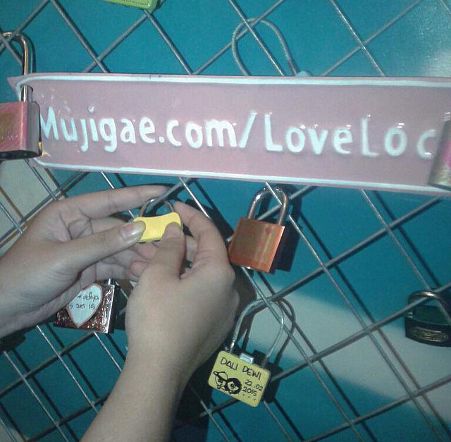 elnadya's tweet photo. May our love and friendship long last to a lifetime :) #MujigaeLoveLock http://t.co/B0SpepeooH