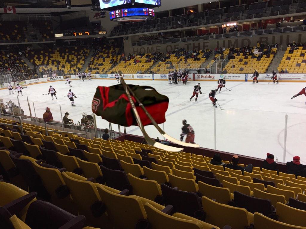 EthansBag's tweet photo. Made an appearance at the section 7 final tonight @ Amsoil.. #Elks #East @YouthHockeyHub http://t.co/mRmQsoPbVu