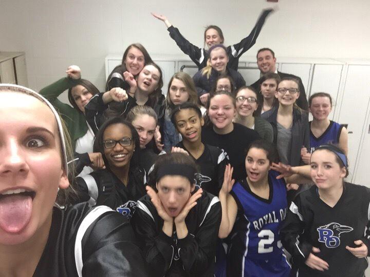 Ava_Strainovici's tweet photo. last team selfie ): #GotTheWThough http://t.co/QiDH9vKuL0