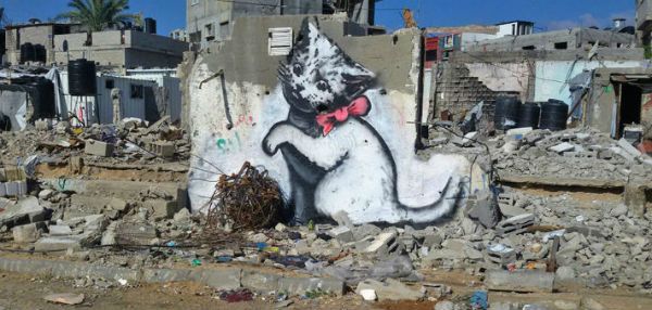 globalnewsto's tweet image. WATCH: Why #Banksy covered #Gaza Strip rubble with artwork glbn.ca/JHNJG