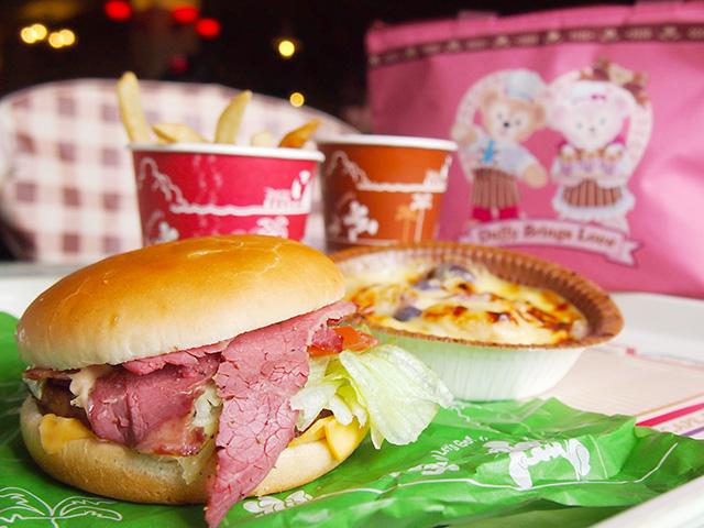 東京ディズニーリゾートpr 公式 この時期に嬉しいフルーツグラタンが味わえる ブルーリボンセット はケープコッドの料理大会で1等を獲得したメニューなんです 開催中の スウィート ダッフィー のメニューを今すぐチェック Http T Co Aiwebkizby