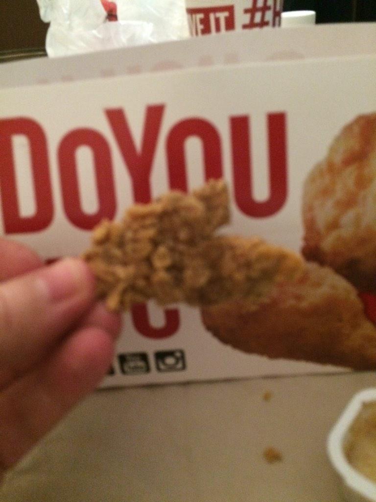 jsimon0123's tweet photo. @kfc this is embarrassing esp. from a lexington #ky location. It's supposed to be strips not nuggets. #HowDoYouKFC http://t.co/SuLGuff01h