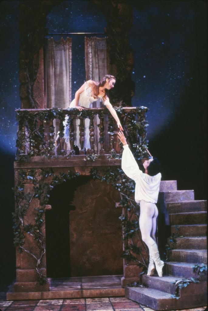 CountDuveen's tweet photo. Stunning opening night @HoustonBallet for world premiere of #stantonwelch #RomeosndJuliet!  Spectacular! @cherimiller http://t.co/mlMTmueBwe