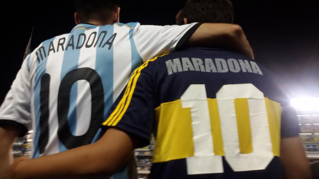 dalmaradona's tweet photo. “@charlycantoni: @charlycantoni @dalmaradona  Siempre esta!!!!! Siempre hay otro #Maradoniano #VamosBocaCarajo http://t.co/5tvAtsTQBc”❤️❤️❤️