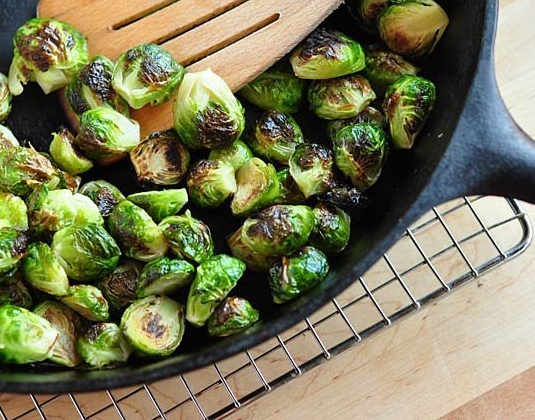 FOODILY's tweet photo. Bring home the brussels sprouts! Get your fill they go out of season. http://t.co/wC4nN4lSyV Photo by @thekitchn http://t.co/9j5P0sRxxV