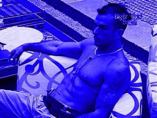tvrelaxa's tweet photo. azul ou dourado??? http://t.co/TRyCnWGWrk