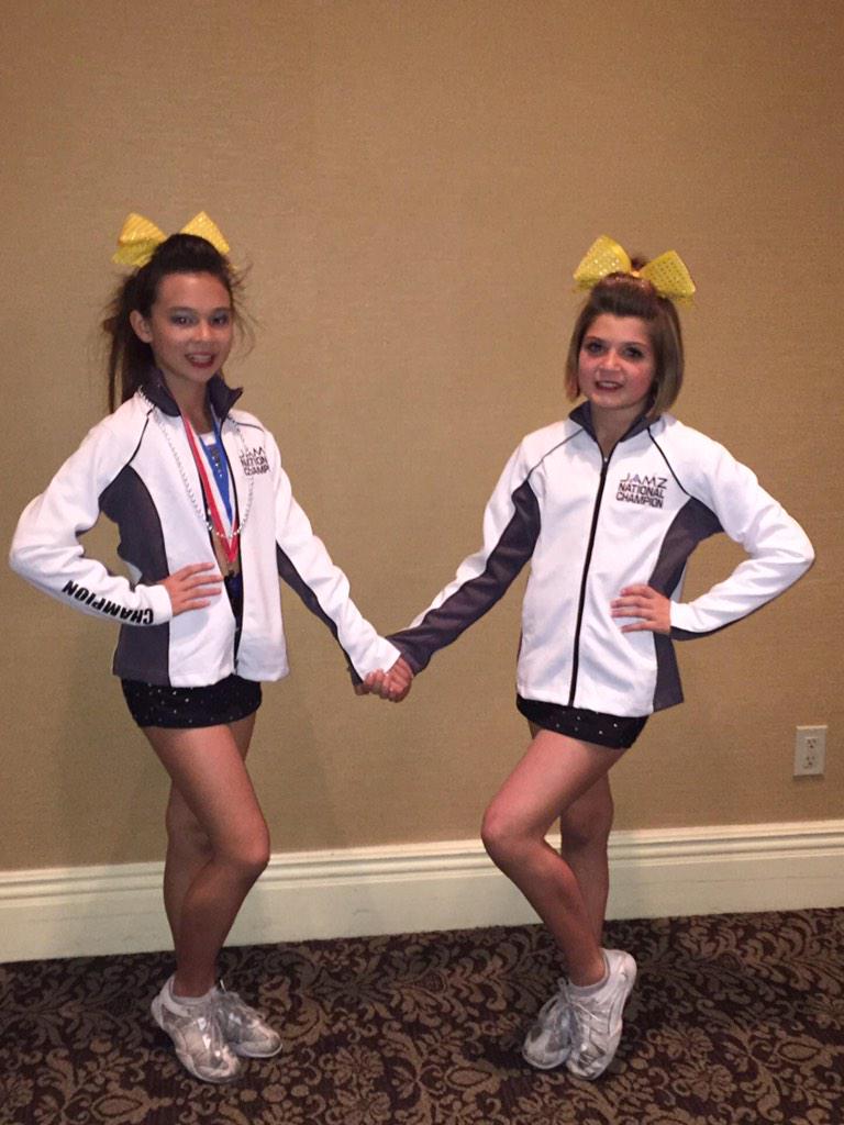 occapri's tweet image. J4 silver won jamz 2015👊💙💛