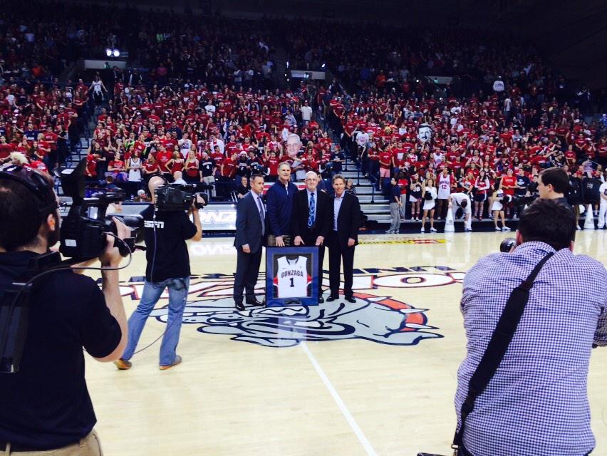ZagMBB's tweet photo. Pregame presentation to Dr Jerry Krause the GU Dir. Of Operations on his retirement. Thanks Jerry for 20 great years! http://t.co/5hAd9sWApx