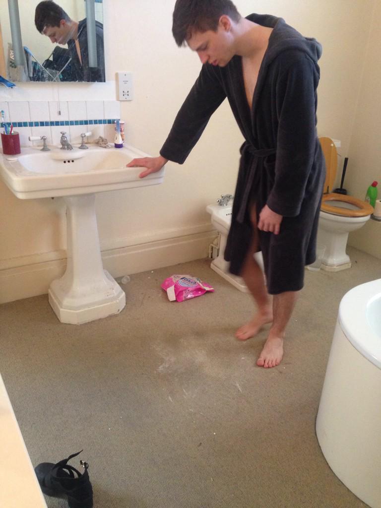 gazandjay's tweet photo. The epitome of the morning after http://t.co/6pp6Upmi01