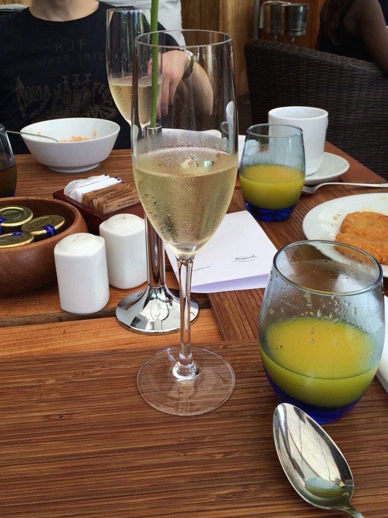 jameshulmemusic's tweet image. Landed, quick champagne breakfast then a day at the beach #musicianatwork