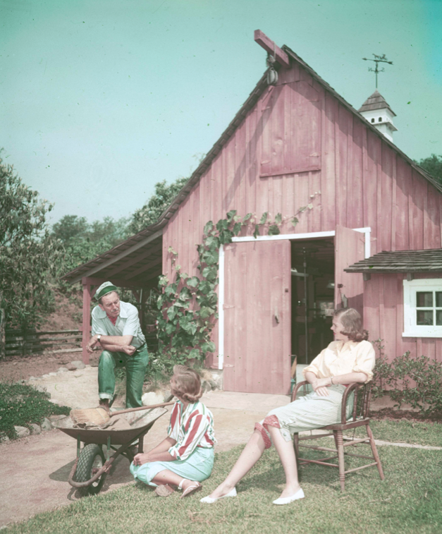 DisneyBookShaun's tweet photo. A lovely picture of Walt and his daughters in front of his Carolwood Railroad barn 1950 #DisneyFlashback http://t.co/m5coxy27wp
