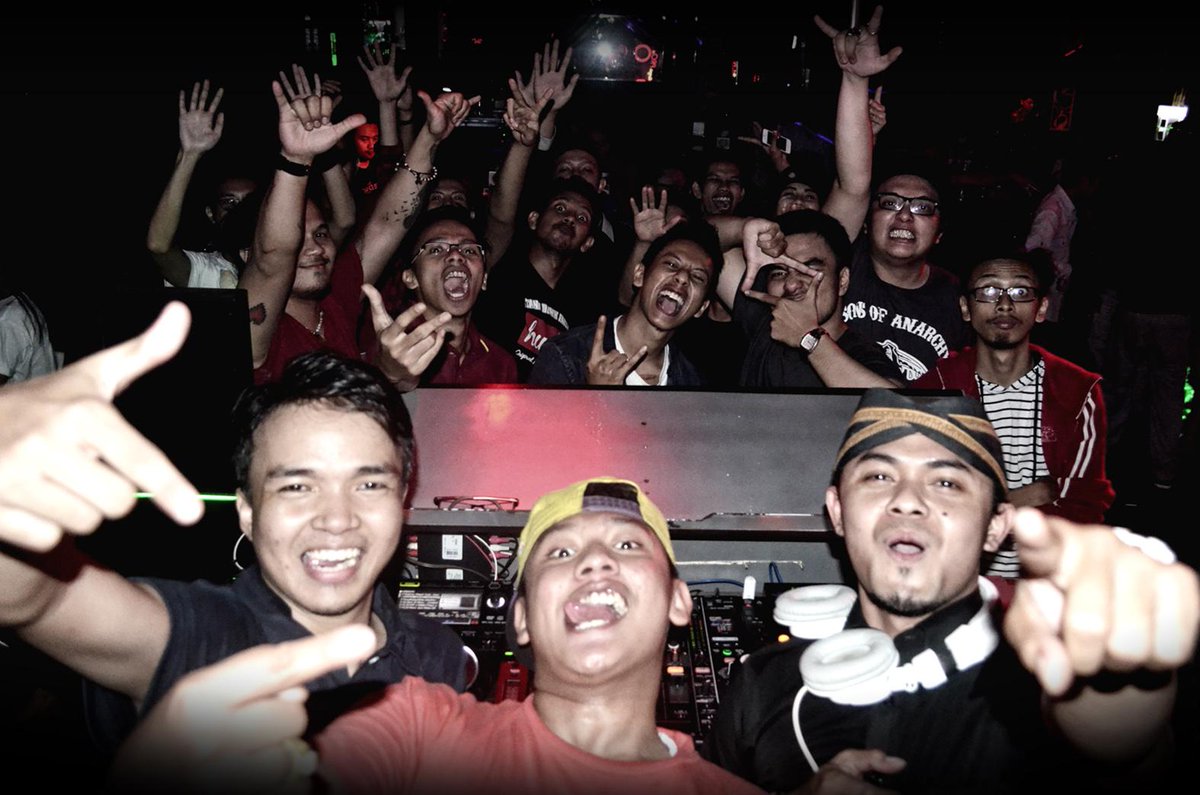 PROJAM 25 Feb 2015 <a href="/SmoothCafe_MLG/">Smooth Club & KTV</a> with <a href="/EDM_MLG/">EDM Malang</a>