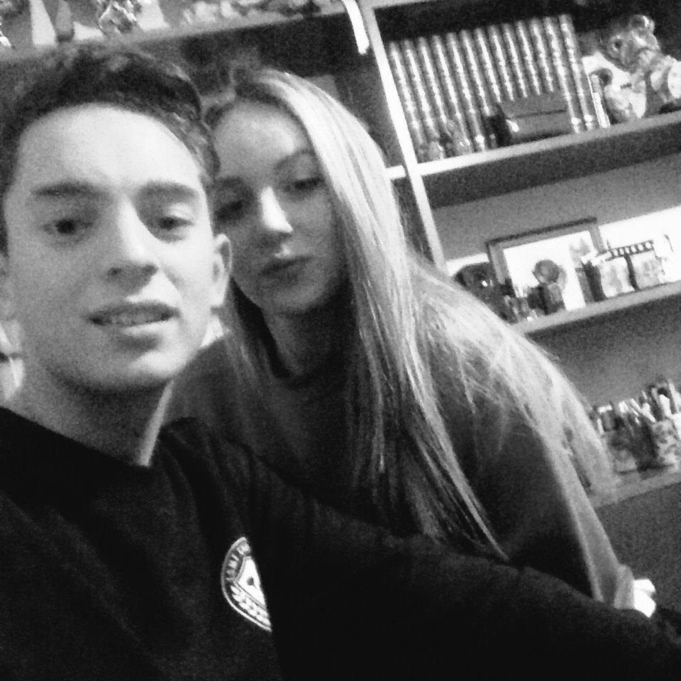 AndreaGaray18's tweet photo. Buenos días y feliz cumpleaños a ti, ya sabes todo lo que te quiero mierdassss http://t.co/rSYVFsHXz1