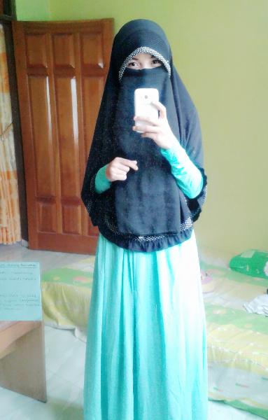 Di dunia mereka menjdi hiasan paling indah. Disurga mreka menjdi Ratu-ratu para Bidadari. Itulah dia muslimah solehah