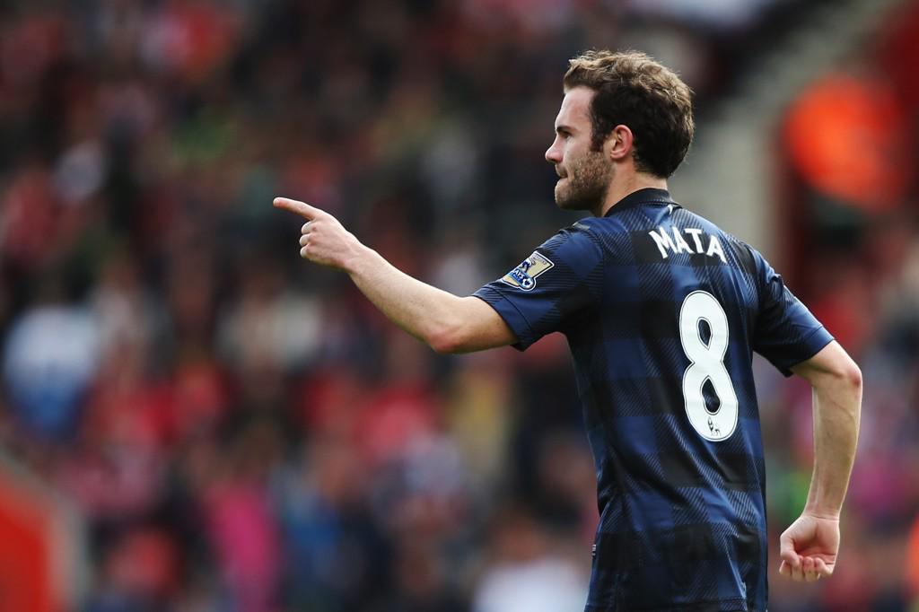 ManUtd_ID's tweet image. Kami masih menyukai seragam putih &amp;amp; emas musim lalu... #whiteandgold #blueandblack #TheDress