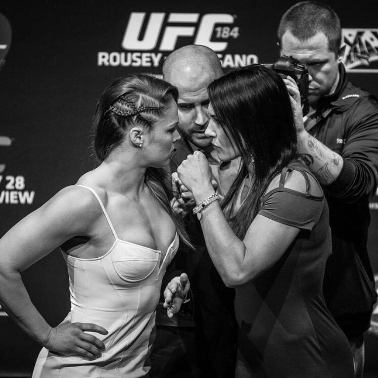 themmatriangle's tweet photo. Great staredown building to a big weigh ins :) #ufc #ufc184 #mma #wmma @RondaRousey @CatZingano http://t.co/z7AWM5qaMx