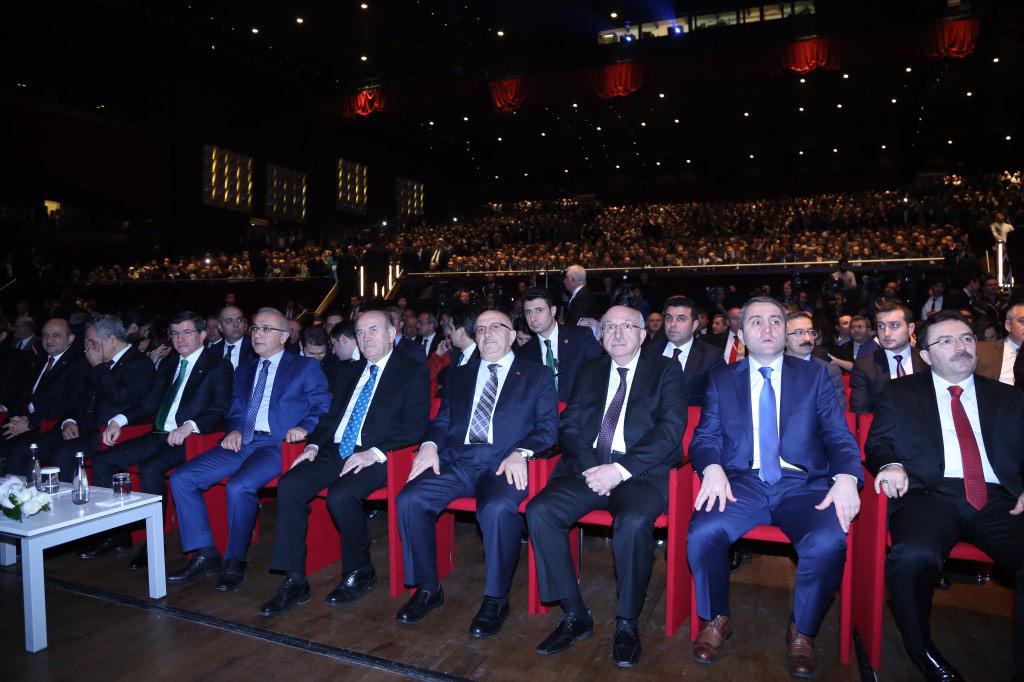SelimTemurci's tweet photo. Başbakanımız Sn. Ahmet Davutoğlu ile birlikte,Ulaştırma Bakanlığımızın İstanbul Mega Proje Tanıtımı Toplantısındayız. http://t.co/HxRefSsrkN