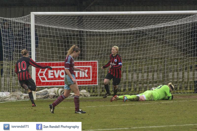 ianrandall71's tweet image. @ellymaggs #QPRLFC Vs W.H. #NEVERoffside!!!