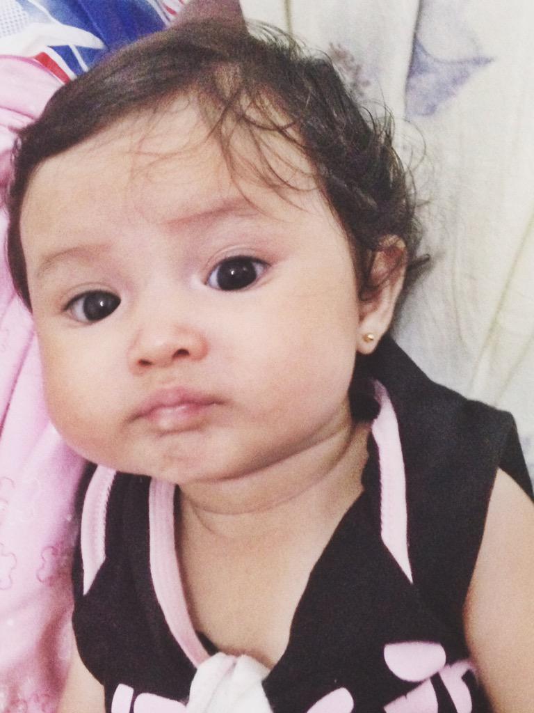 karladinizz_'s tweet photo. #4meses #primuxa #FelizMêsversario #GorduxaeBochechuda #Minha http://t.co/aK2hzm4dDk