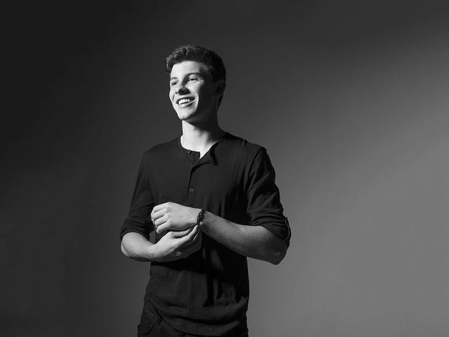 MTVMusicUK's tweet photo. Are you a fan of @ShawnMendes? Ask him a question here >>> http://t.co/Z5HYtVKV6U and he might answer it on MTV! http://t.co/Xox5UqBi3E