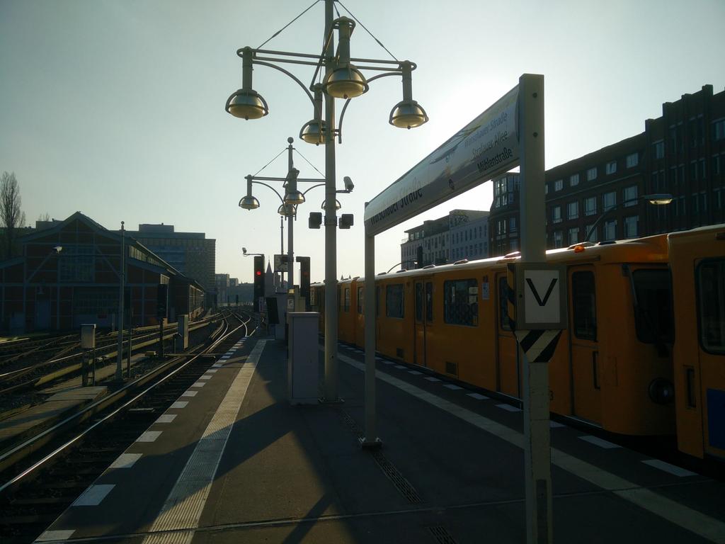 MryiaJackalope's tweet image. Heute mal Umsteigen @ Warschauer Straße. #moblog