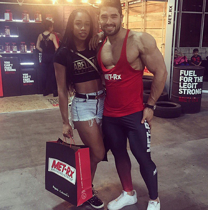 Alexander_RFM's tweet photo. Esto fue Expo Fitness Colombia, #ViernesDeGanarSeguidores #Mexico #Colombia @usa #TheDress #Siyofueramillonario http://t.co/9AA8tiWR1q
