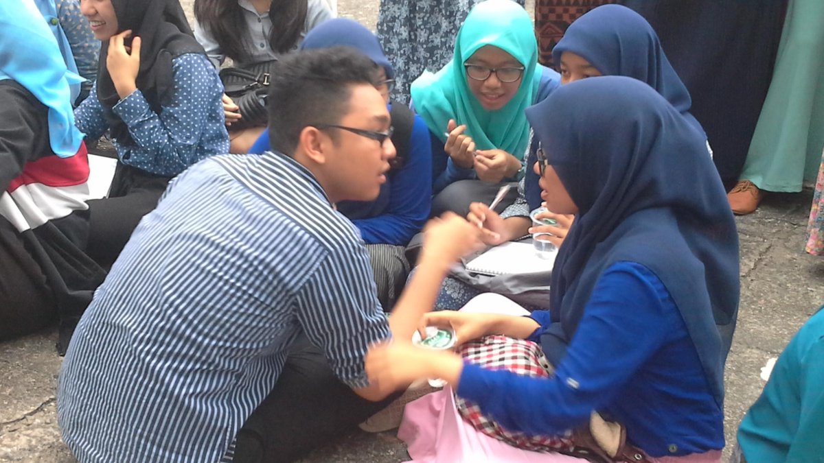 Scorepublic yang lagi mikir keras menjawab soal CC