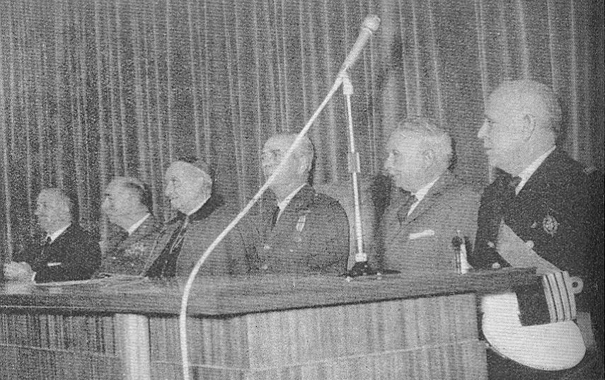 Divulgameteo's tweet photo. Edificio de la sede central de @AEMET_Esp al poco de inaugurarse, y acto de inauguración (30-4-1962). #HitosMeteo http://t.co/GltKgSjxur