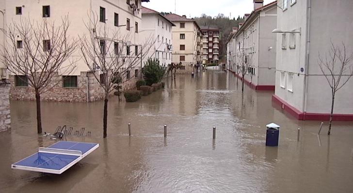 alcantara_alb's tweet image. Imatges de les inundacions a #Guipúscoa bit.ly/1wptUeX #Urumea #Astigarraga #324eltemps