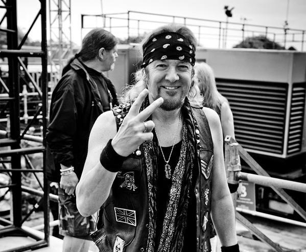 Hoy es el Cumpleaños de Adrian Smith Guitarrista de via 
