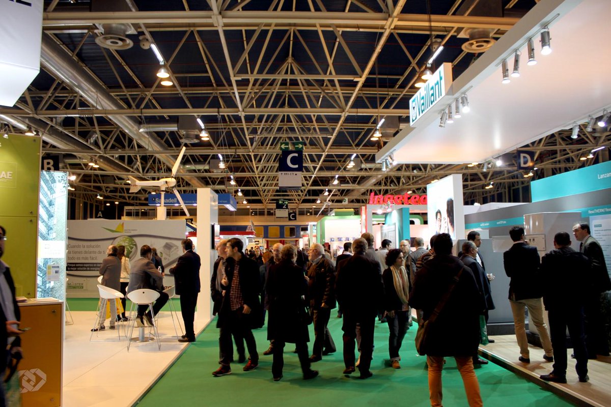 FeriaGenera's tweet photo. ¡Último día de #GENERA2015 con los pasillos llenos! Descubre todas las novedades del sector energético 😉 http://t.co/WJNzL2LFZR