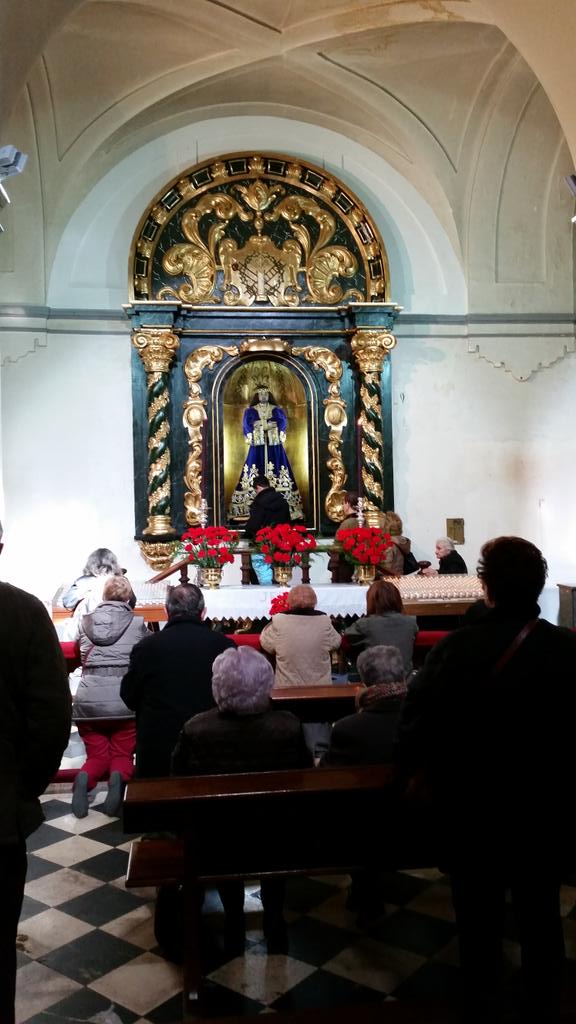 Segundo Viernes de Cuaresma. Los hermanos y fieles veneran a Jesús Nazareno "El Pobre".