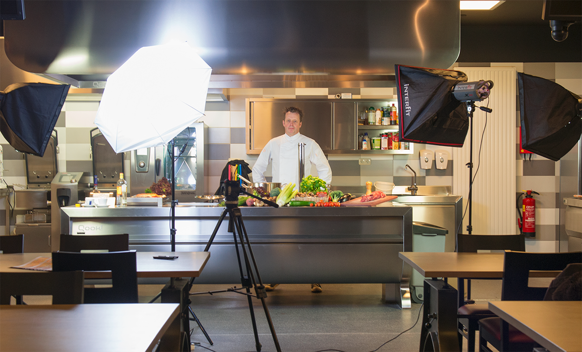 poolcomm's tweet image. #foto's en #video's gemaakt voor #website en #busbelettering @RestaurantLeafs Bedankt @horecawerfnoord @VHCActiFoodBV