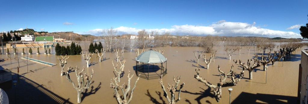 JaviGarciaRuiz's tweet photo. Vistas desde la #sdrarenas!!! #CrecidadelEbro #Tudela http://t.co/zIhQBUvkyG