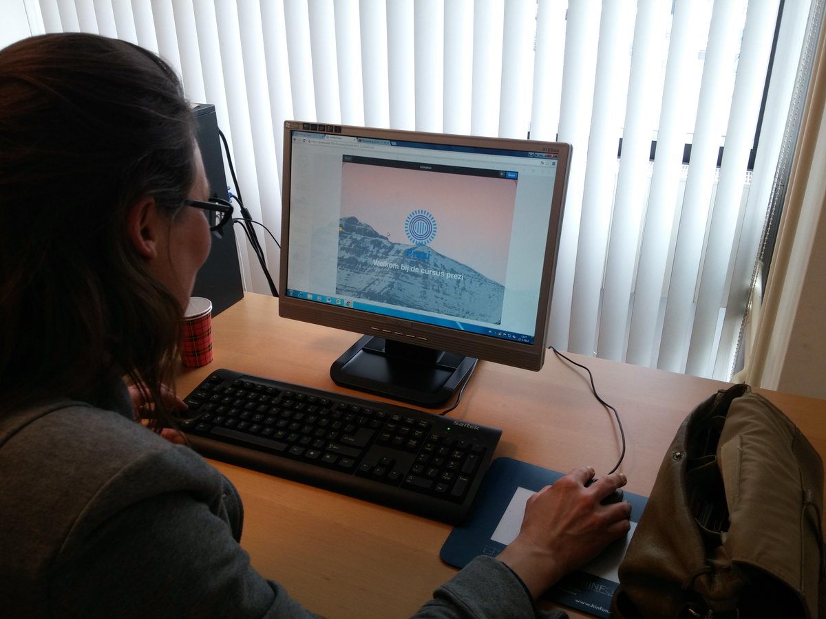 hogeschoole3's tweet photo. Vandaag volgt personeel van de gemeente Maastricht een Prezi training op maat. http://t.co/h0SkqT61H6