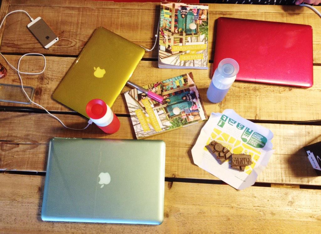 @s2m030 hier werkt #kiind !! <a href="/KiindNL/">Kiind</a> <a href="/karindunning/">Karin</a>