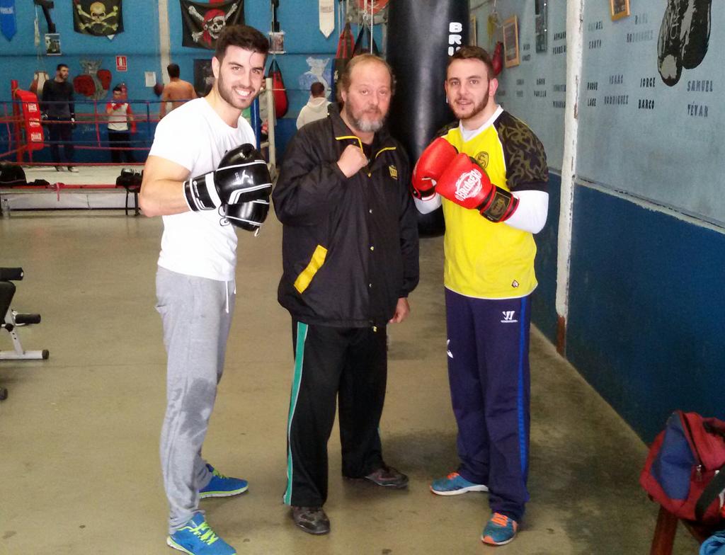 salva1905's tweet photo. Buen entreno en @boxeosevilla @domingshell con @JoseSFCcampeon #Boxing #Boxeo http://t.co/jtoNta6gN2