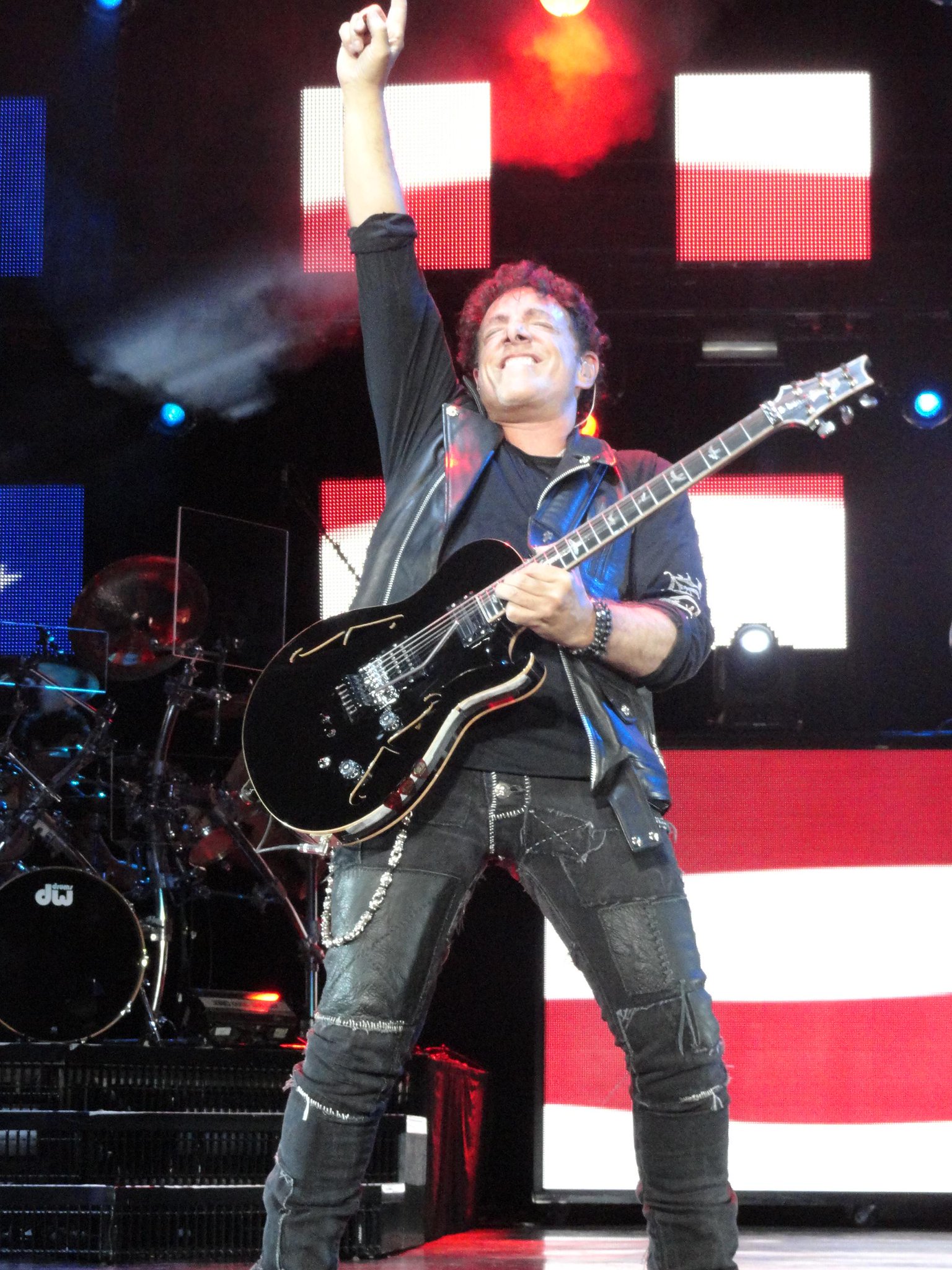 Happy Birthday Neal Schon!  Keep on rock\n!  Hope to see you again soon in WI! 