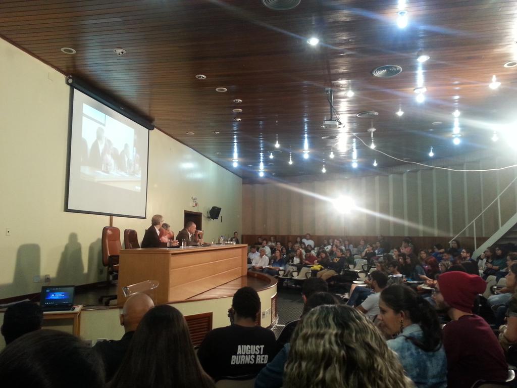 "Para que regular a mídia?" Palestra agora na UCB! #OLAICD #ComunicaçãoeDemocracia