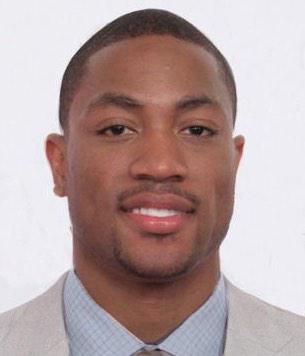 BasketballPics's tweet photo. Forget the dress.  Is this Derrick Rose or Dwyane Wade? http://t.co/9qr0s3RnIW